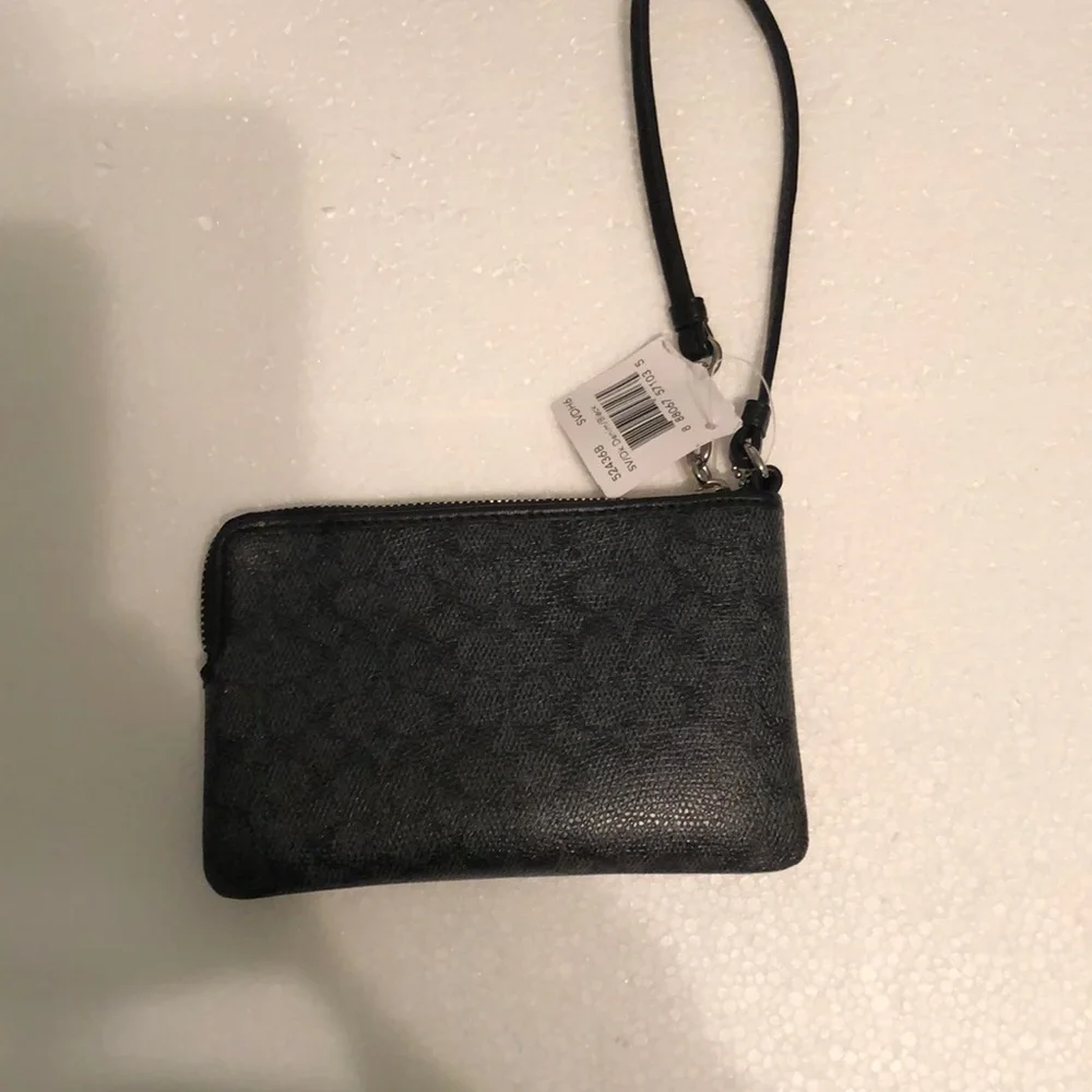 Coach Wristlet- New with Tags - Picture 2 of 3